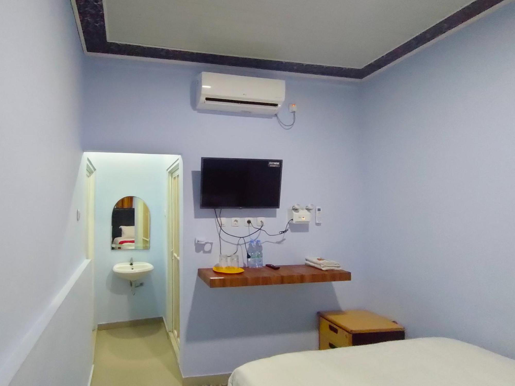 Hotel Reddoorz Syariah Near Stasiun Wates Wates  Exterior foto